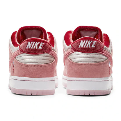 Nike SB Dunk "Strange Love"