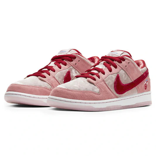 Nike SB Dunk "Strange Love"